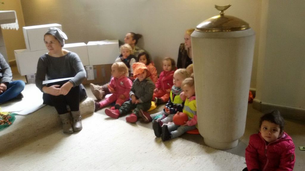 Andacht in der Marienkirche mit den Kindern der Krippe Ellhornstraße