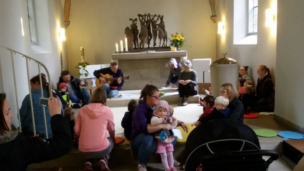 Andacht in der Marienkirche mit den Kindern der Krippe Ellhornstraße