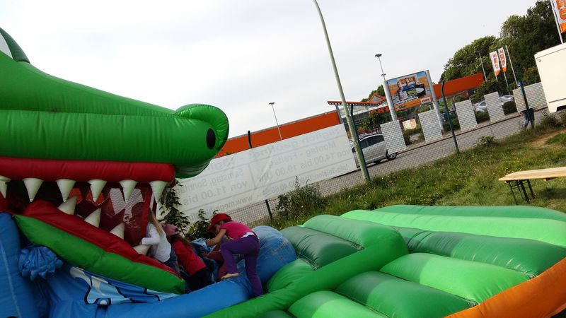 Ausflug der Kita Ellhornstraße in das Mega-Hüpfburgenland