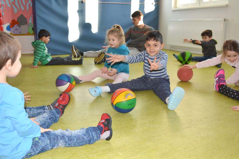 Trainingsübungen mit den Nachwuchstrainern der Eisbären Bremerhaven