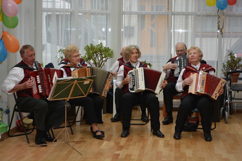 Harmonika-Club Bremerhaven beim Sommerfest im Jacobi-Haus