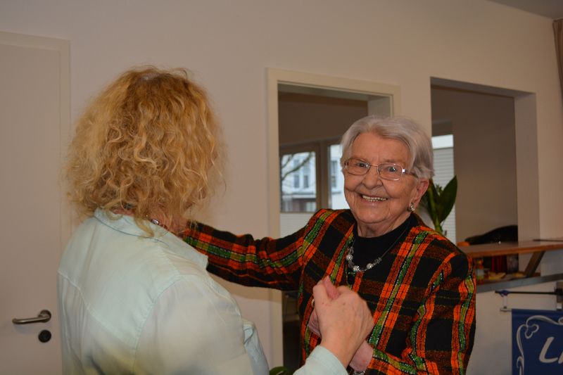 Gemeinsamer Tanznachmittag im Nachbarschaftstreffpunkt Haus im Hof